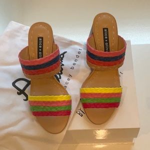 NWT Alice + Olivia Leeda Rainbow Raffia Sandals Size US 6